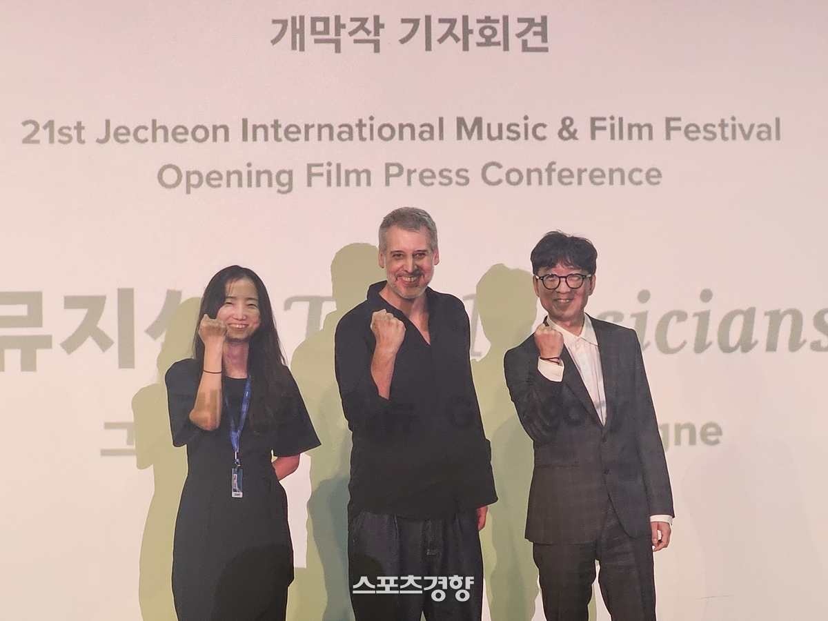 마누엘라 포스터