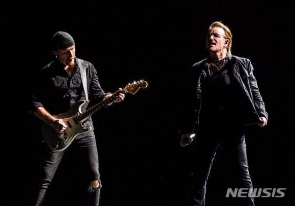 보노 라이브 포스터